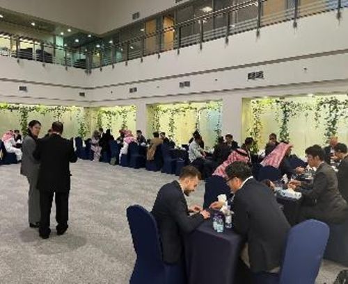 写真　リヤド商工会議所における商談会の様子（ジェトロ撮影）